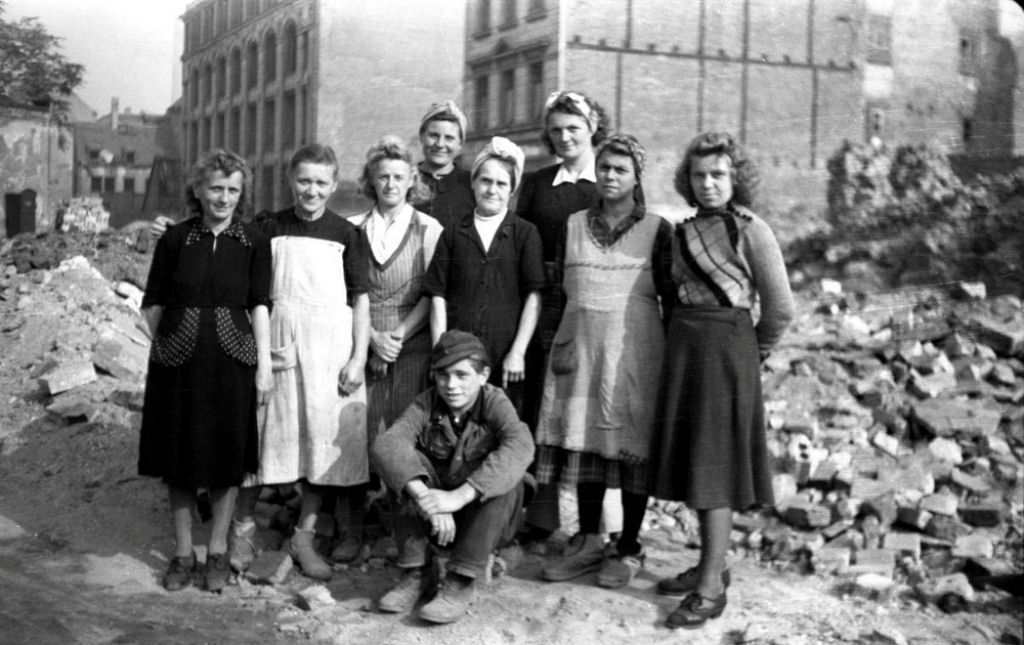 Trmmerfrauen: as mulheres que ajudaram a reconstruir a Alemanha aps a 2 Guerra Mundial 05