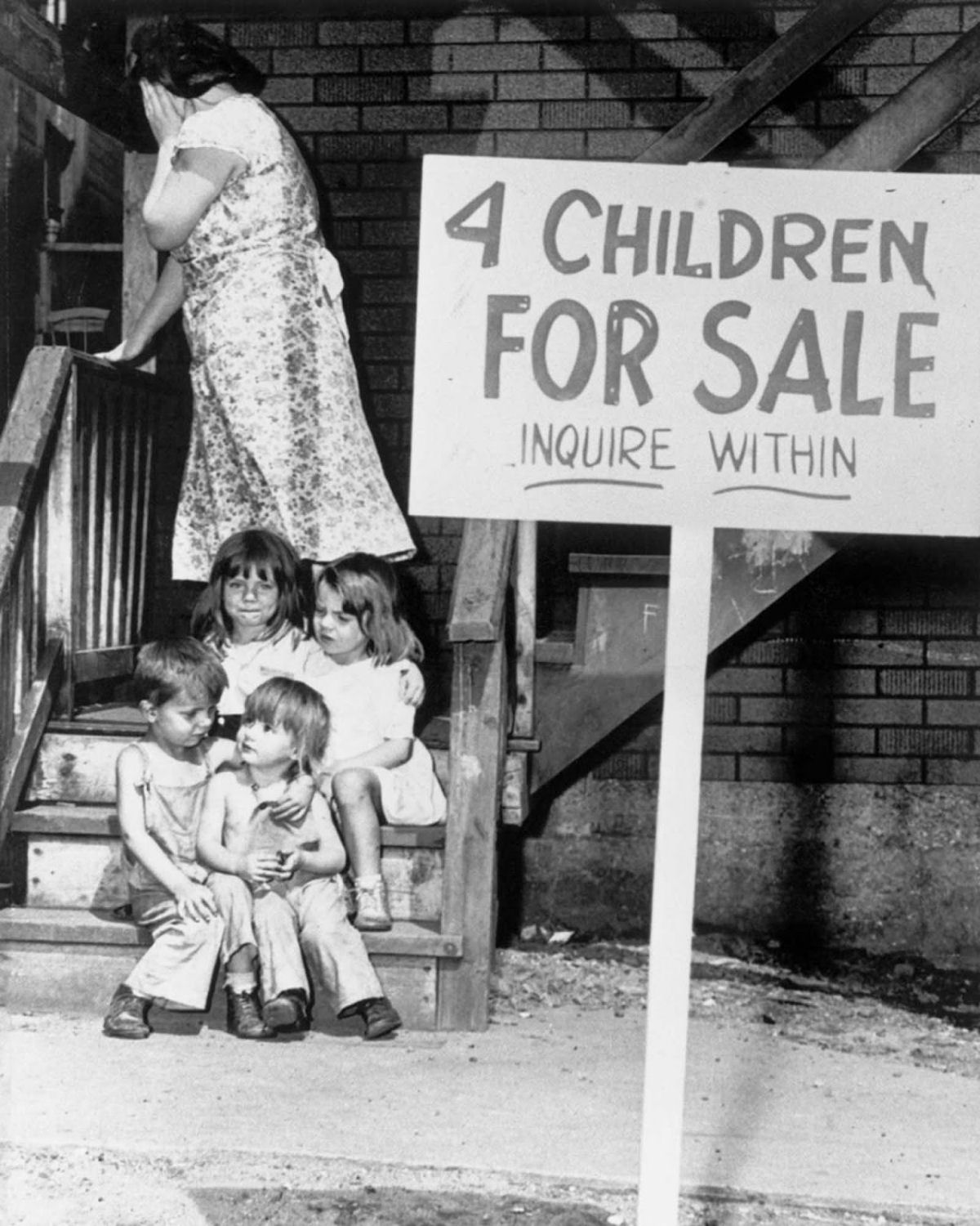 A história desconhecida por trás da foto '4 crianças à venda', de 1948