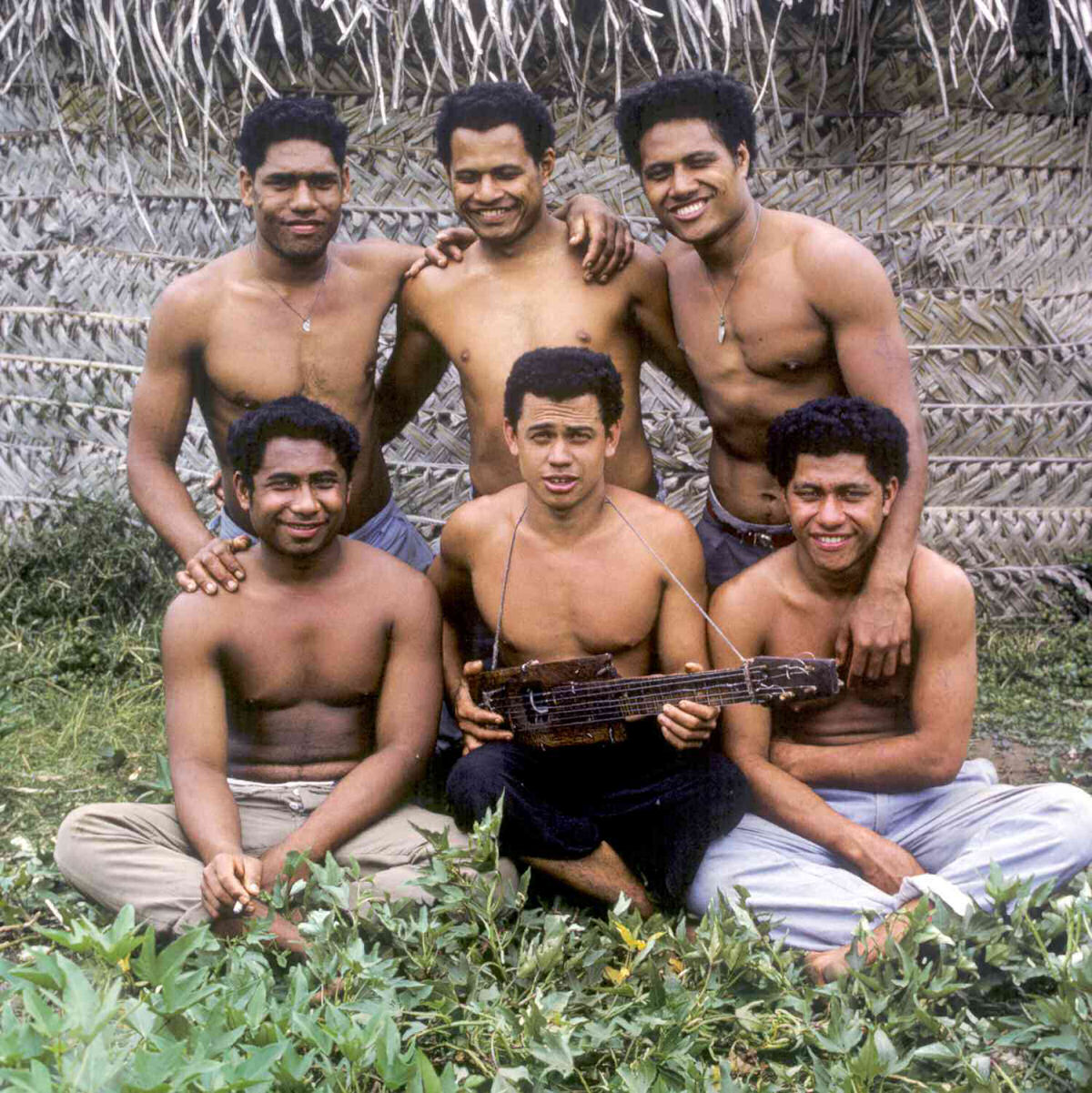 Em 1965, seis adolescentes ficaram presos em uma ilha deserta por 15 meses e todos sobreviveram