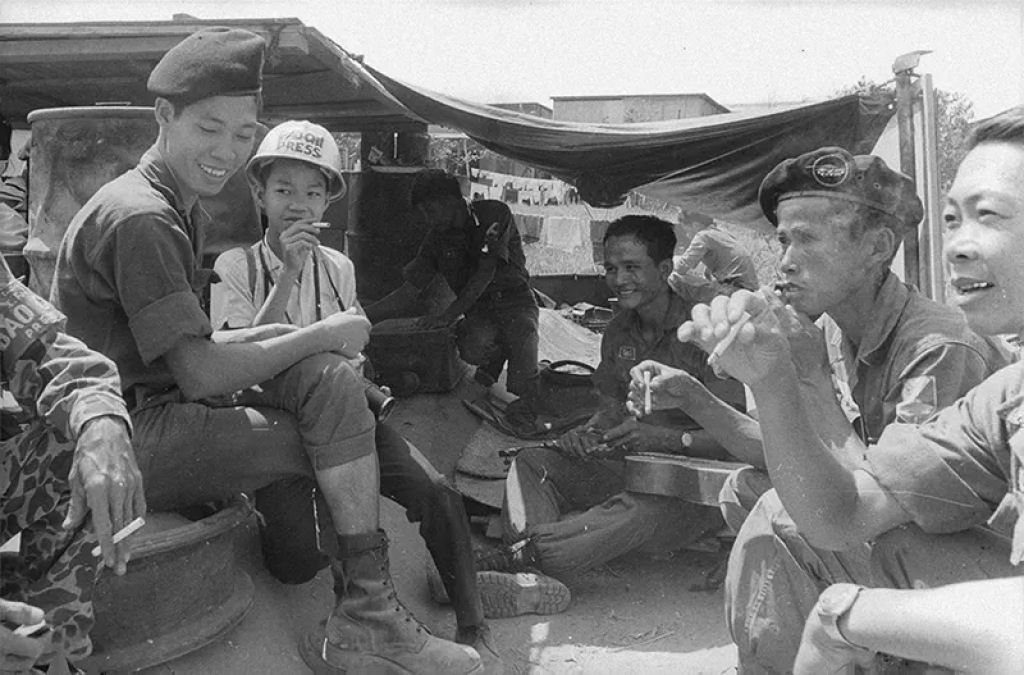 A histria de Lo Manh Hung, o mais jovem fotojornalista do Vietn do Sul em 1968