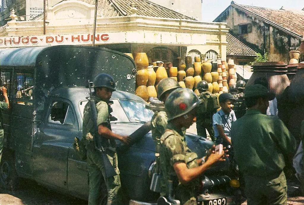 A histria de Lo Manh Hung, o mais jovem fotojornalista do Vietn do Sul em 1968