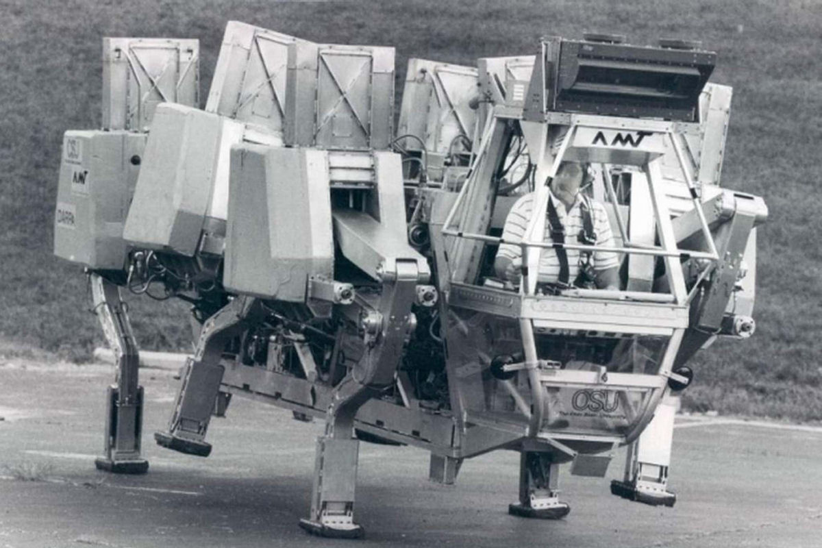 O Exército americano gastou milhões no desenvolvimento de um robô gigante de seis pernas na década de 1980