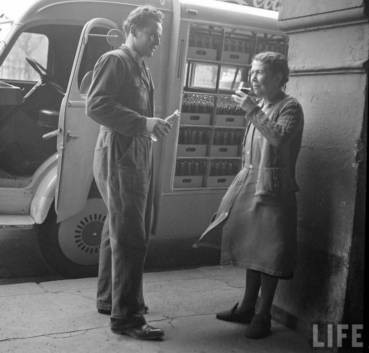 O dia em que a Coca-Cola desembarcou na França, em 1950 13