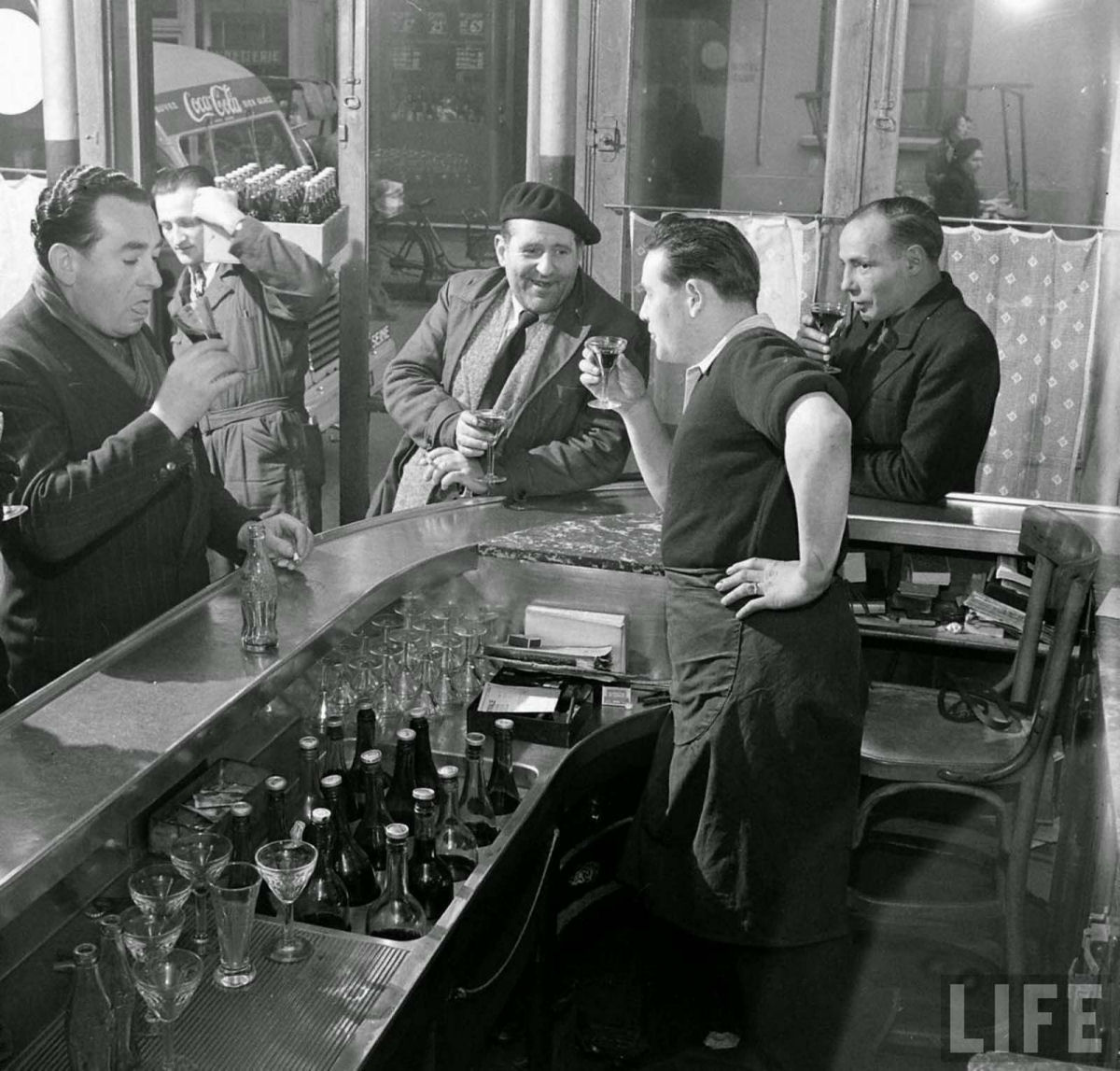 O dia em que a Coca-Cola desembarcou na França, em 1950 14