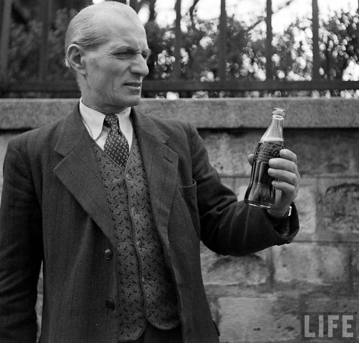 O dia em que a Coca-Cola desembarcou na França, em 1950 16