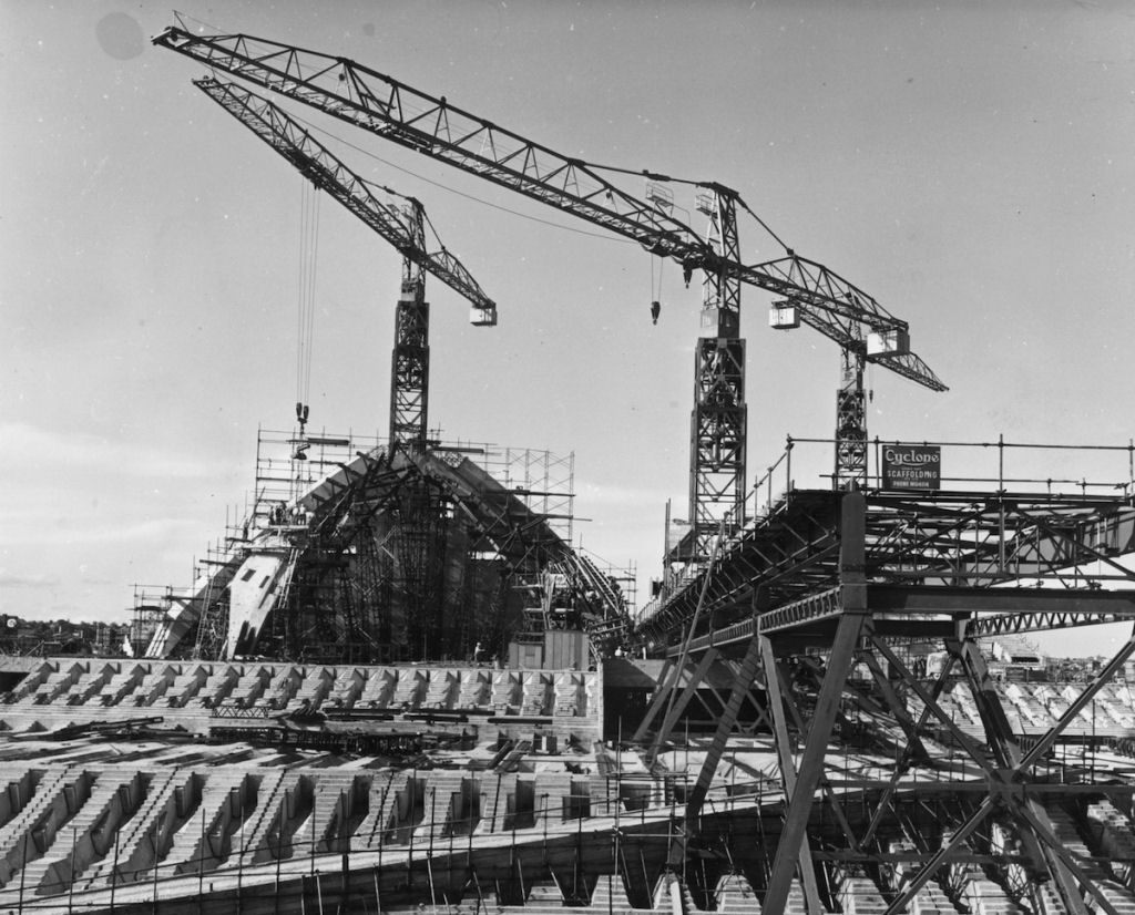 Fotos de marcos famosos enquanto ainda estavam sendo construdos