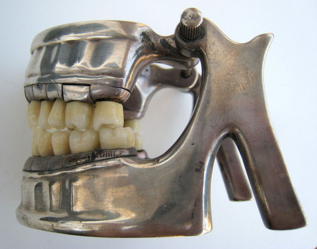 Muitas das dentaduras dos séculos 18 e 19 foram feitas com os dentes dos soldados mortos em Waterloo 09