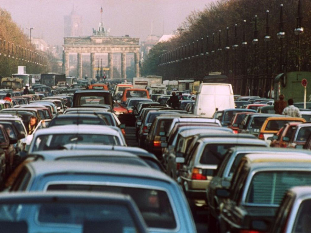 Fotos do engarrafamento monstruoso que ocorreu em Berlim, em novembro de 1989 13