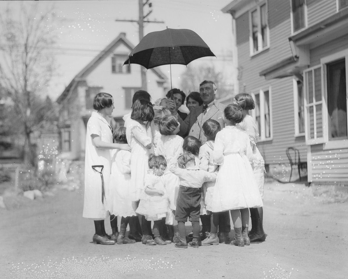 Como uma família com 13 filhos era empilhada em um carro em 1925 11
