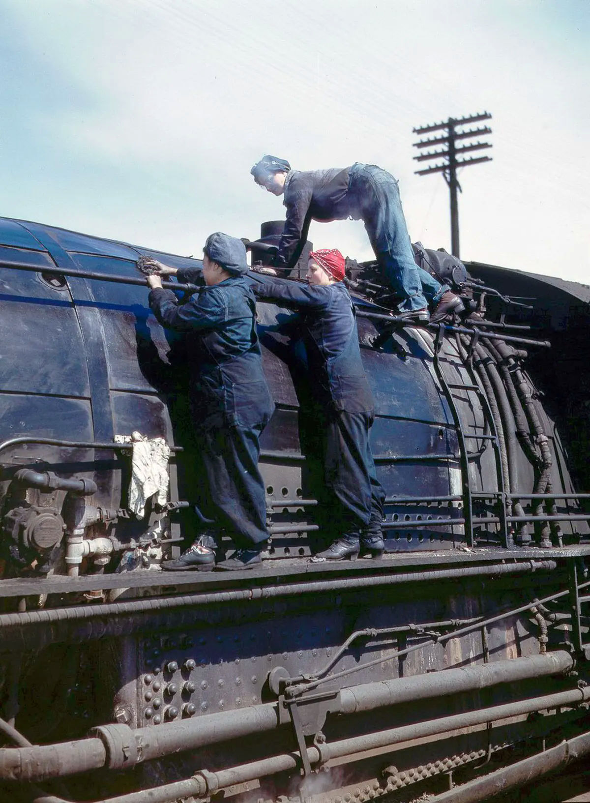 Incríveis fotos coloridas mostram trabalhadoras ferroviárias que mobilizaram o esforço de guerra em 1943 03