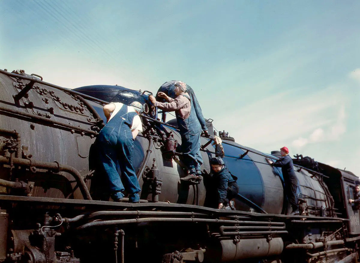 Incríveis fotos coloridas mostram trabalhadoras ferroviárias que mobilizaram o esforço de guerra em 1943 10