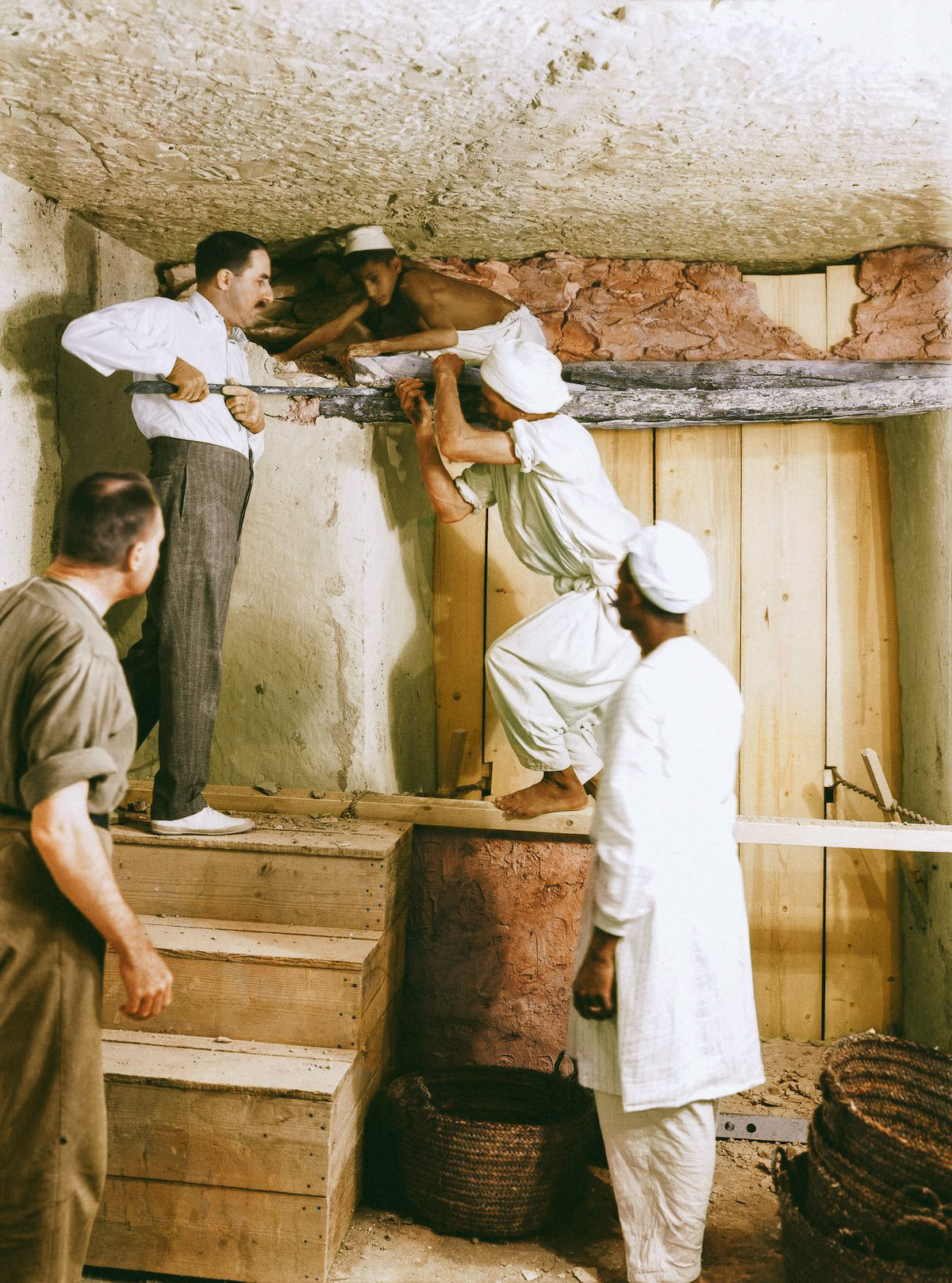 Impressionantes fotografias coloridas da descoberta da tumba de Tutancmon 15