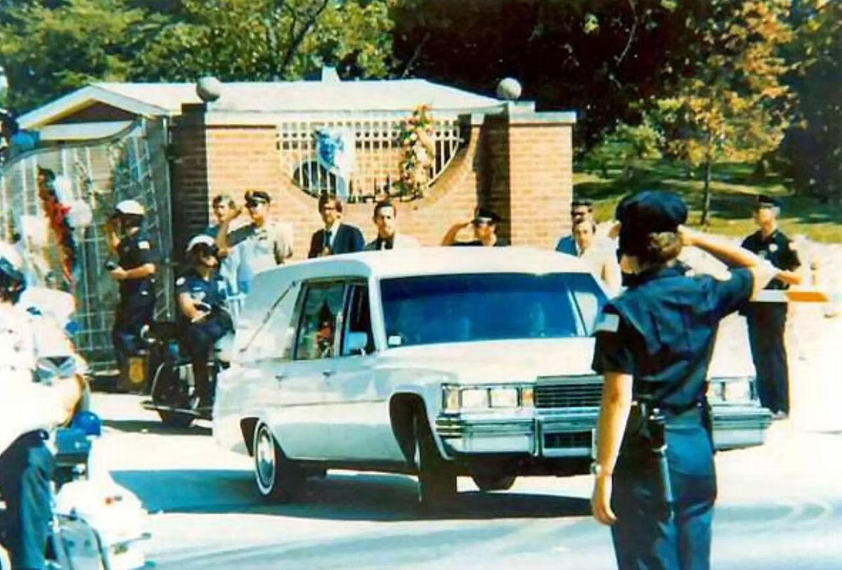 O funeral de Elvis Presley: a tentativa do roubo do cadáver sobre o qual ninguém fala