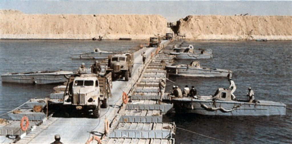 14 barcos ficaram encalhados no Canal de Suez em 1967... durante oito anos