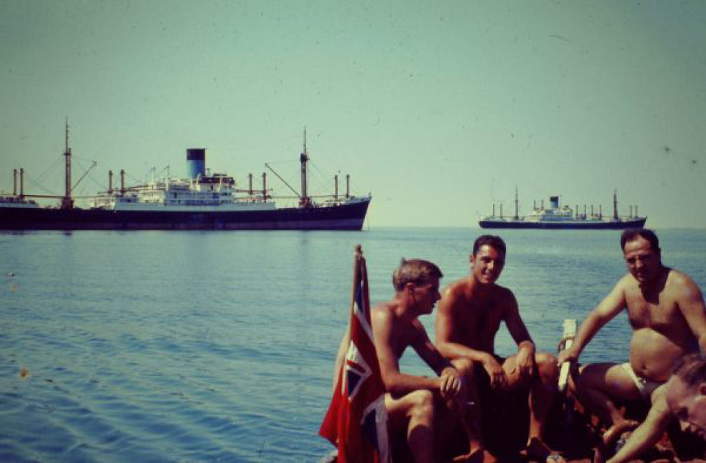 14 barcos ficaram encalhados no Canal de Suez em 1967... durante oito anos