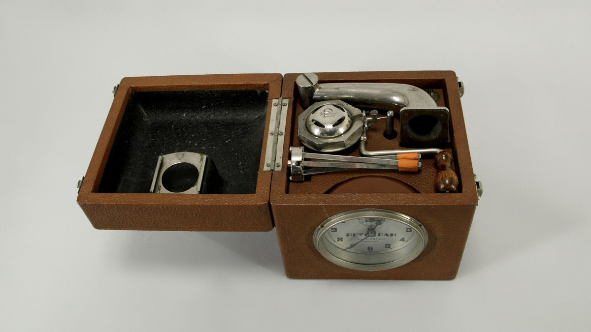 Gramofone-despertador dos anos 30 permitia que as pessoas comeassem o dia com seu disco favorito 04