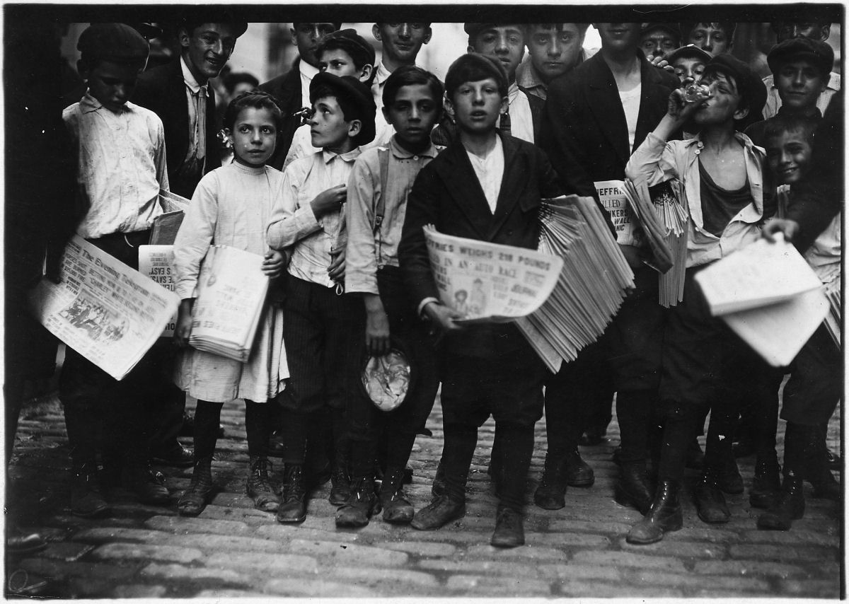 A história dos garotos jornaleiros que fizeram greve por um melhor salário em 1899