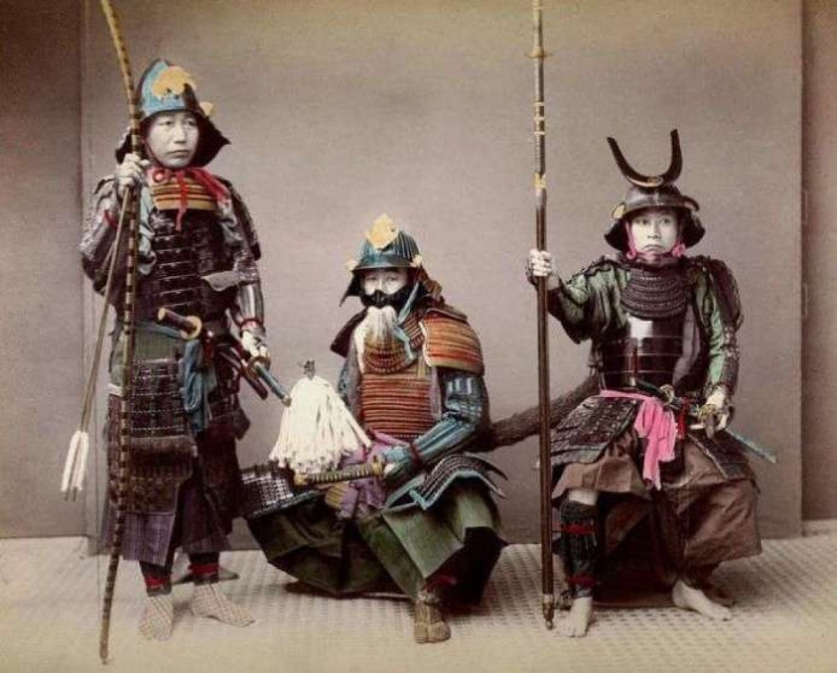 O truque dos samurais para fazer caca de forma eficiente: cruzar uma perna