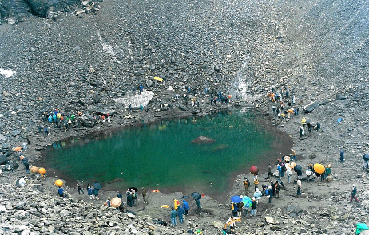 A histria misteriosa do Lago dos Esqueletos, no Himalaia
