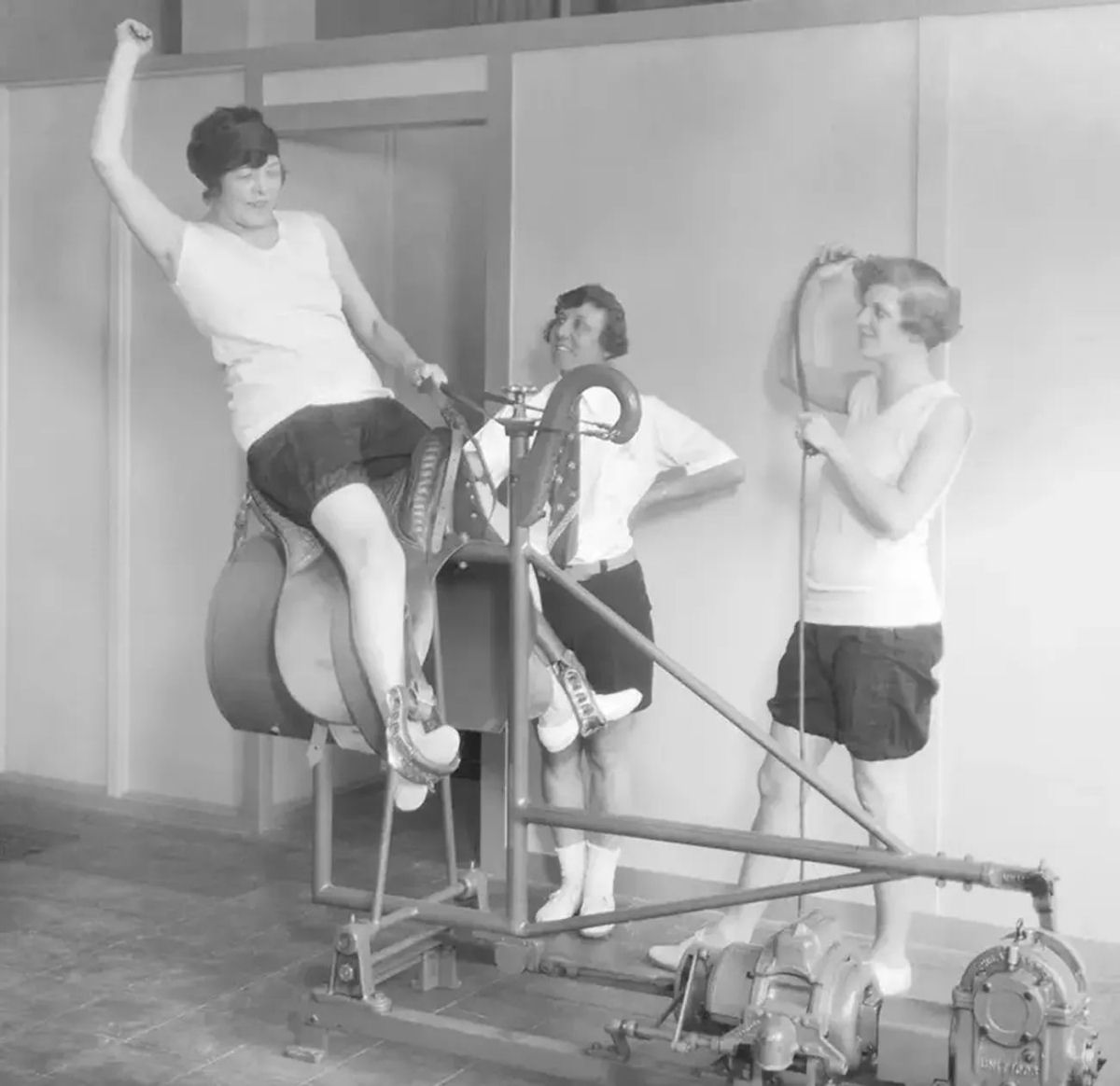 Fotos de máquinas de exercícios bizarras do passado 13