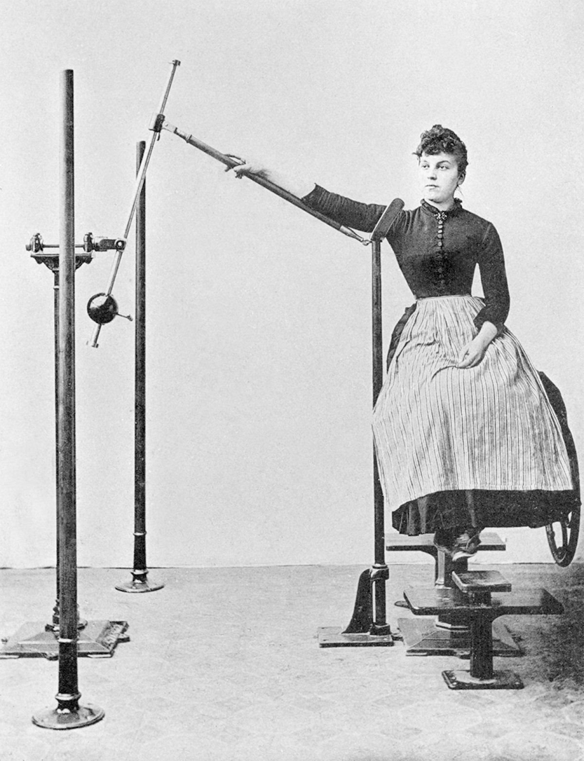 Suor e corset. Academia mecânica no século XIX 02