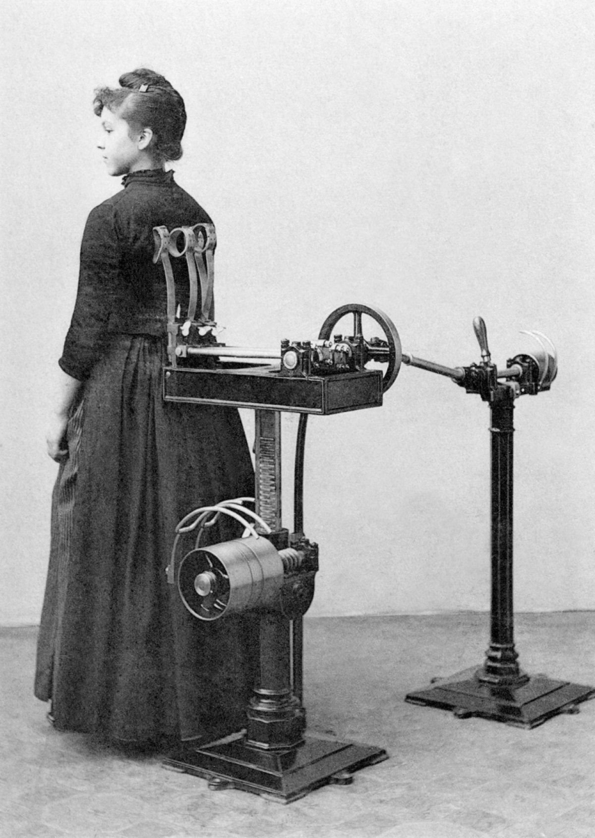 Suor e corset. Academia mecânica no século XIX 03