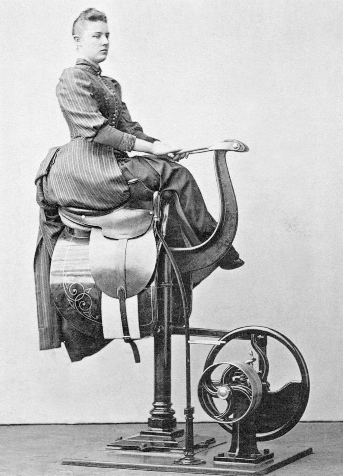 Suor e corset. Academia mecânica no século XIX 05
