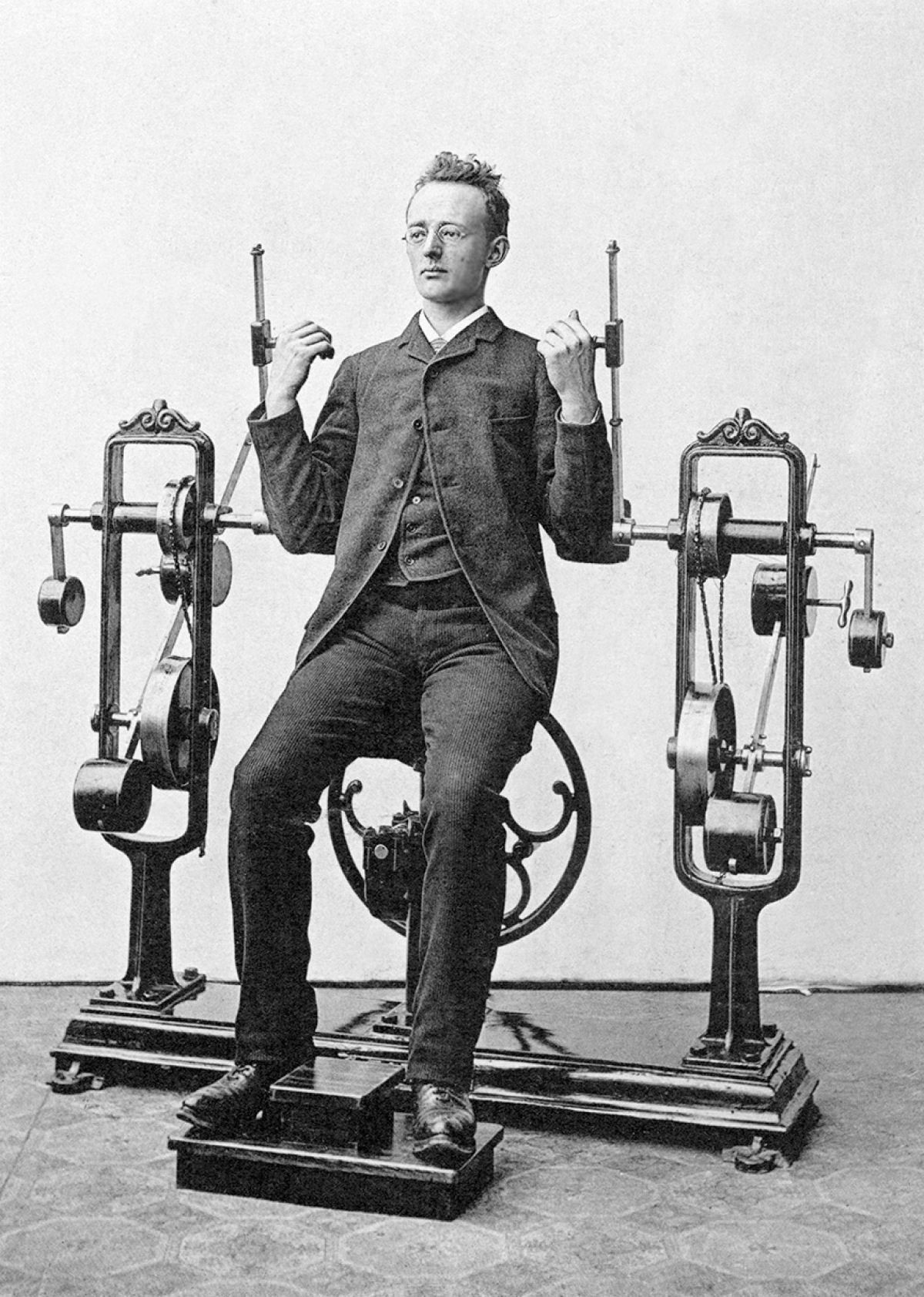 Suor e corset. Academia mecânica no século XIX 09