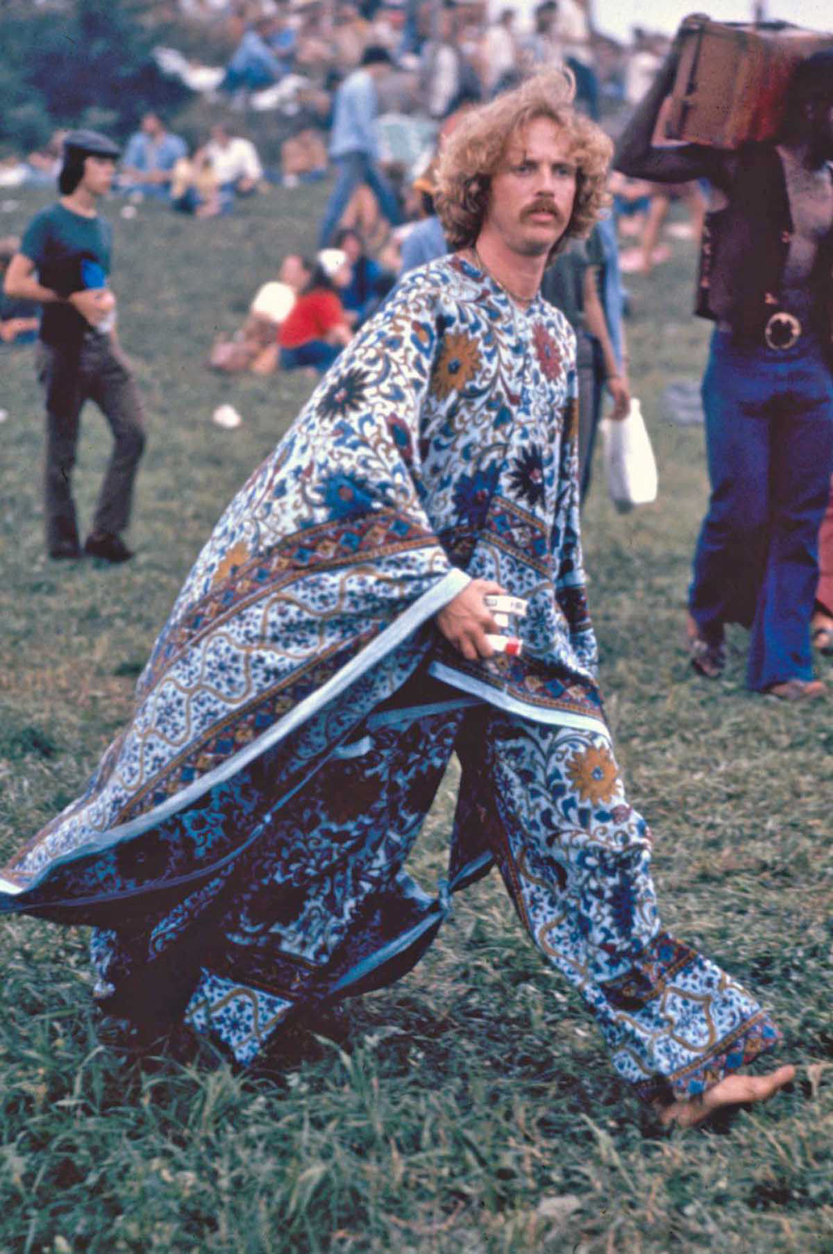 Fotos impressionantes retratam a moda rebelde de Woodstock em 1969 02