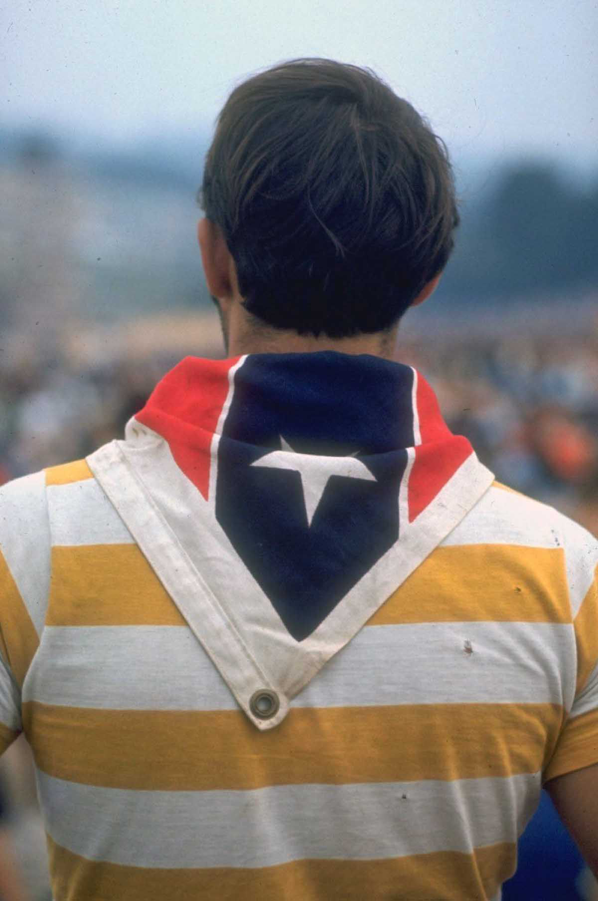 Fotos impressionantes retratam a moda rebelde de Woodstock em 1969 03