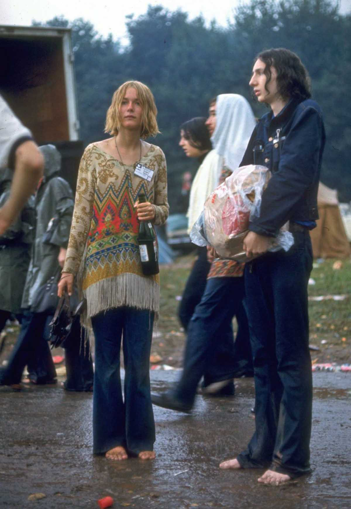 Fotos impressionantes retratam a moda rebelde de Woodstock em 1969 04