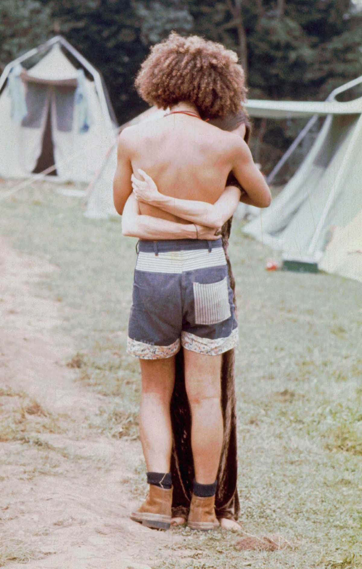 Fotos impressionantes retratam a moda rebelde de Woodstock em 1969 06