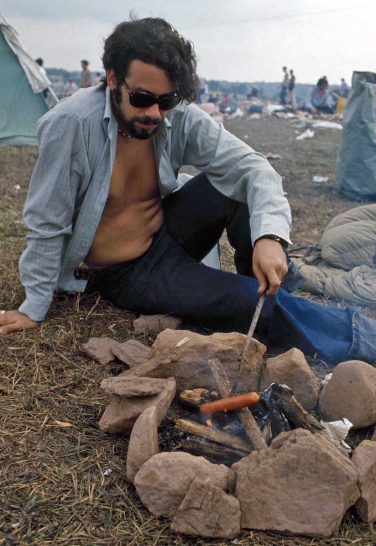Fotos impressionantes retratam a moda rebelde de Woodstock em 1969 12