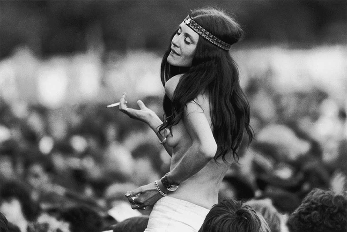 Fotos impressionantes retratam a moda rebelde de Woodstock em 1969 17