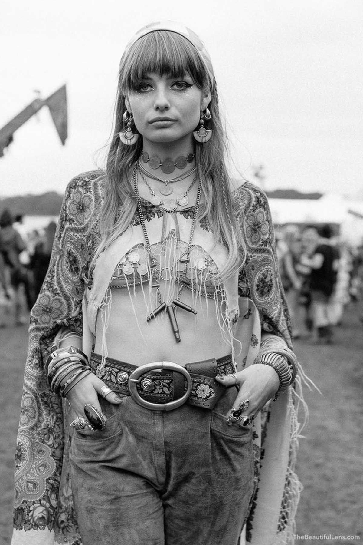 Fotos impressionantes retratam a moda rebelde de Woodstock em 1969 18
