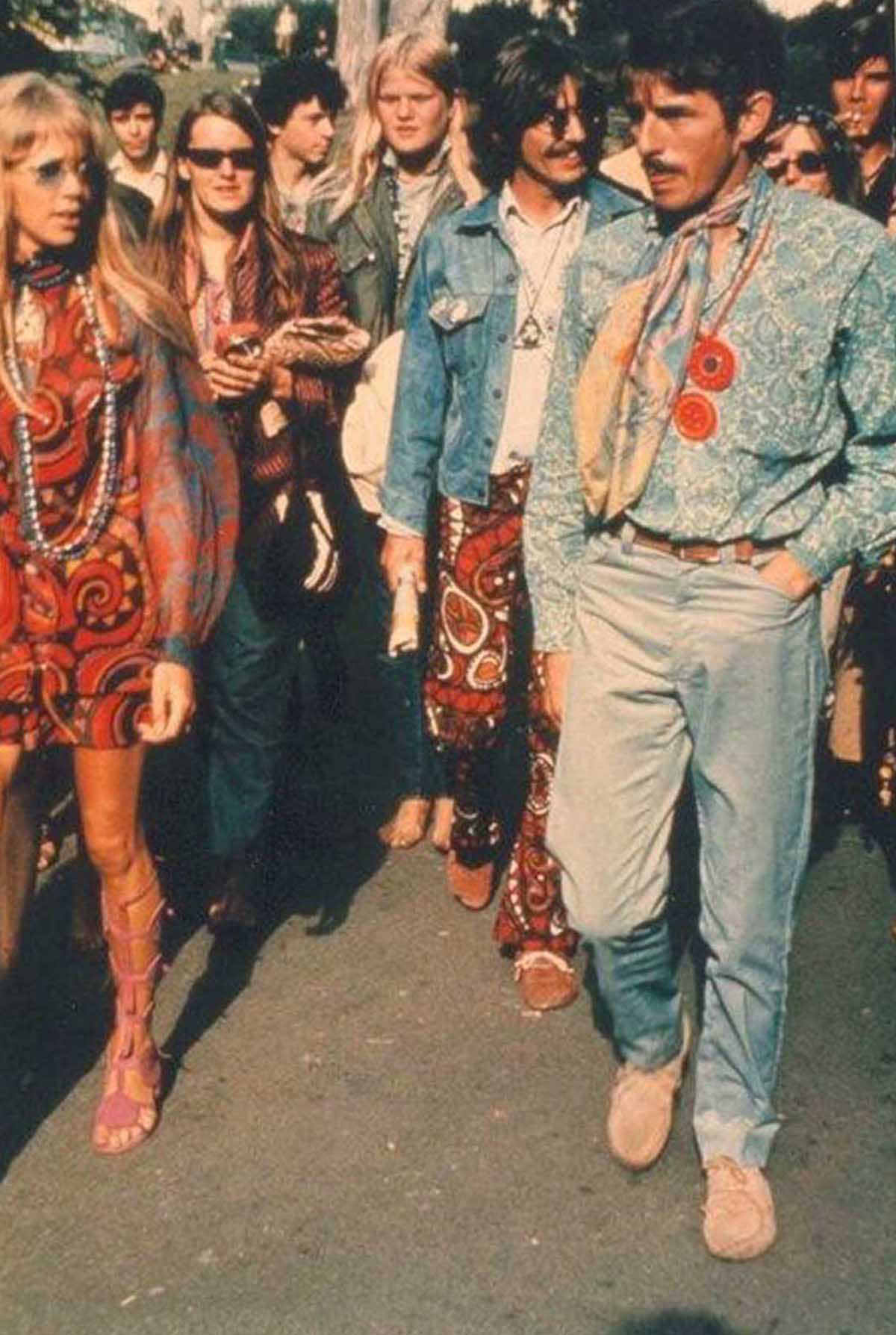 Fotos impressionantes retratam a moda rebelde de Woodstock em 1969 19