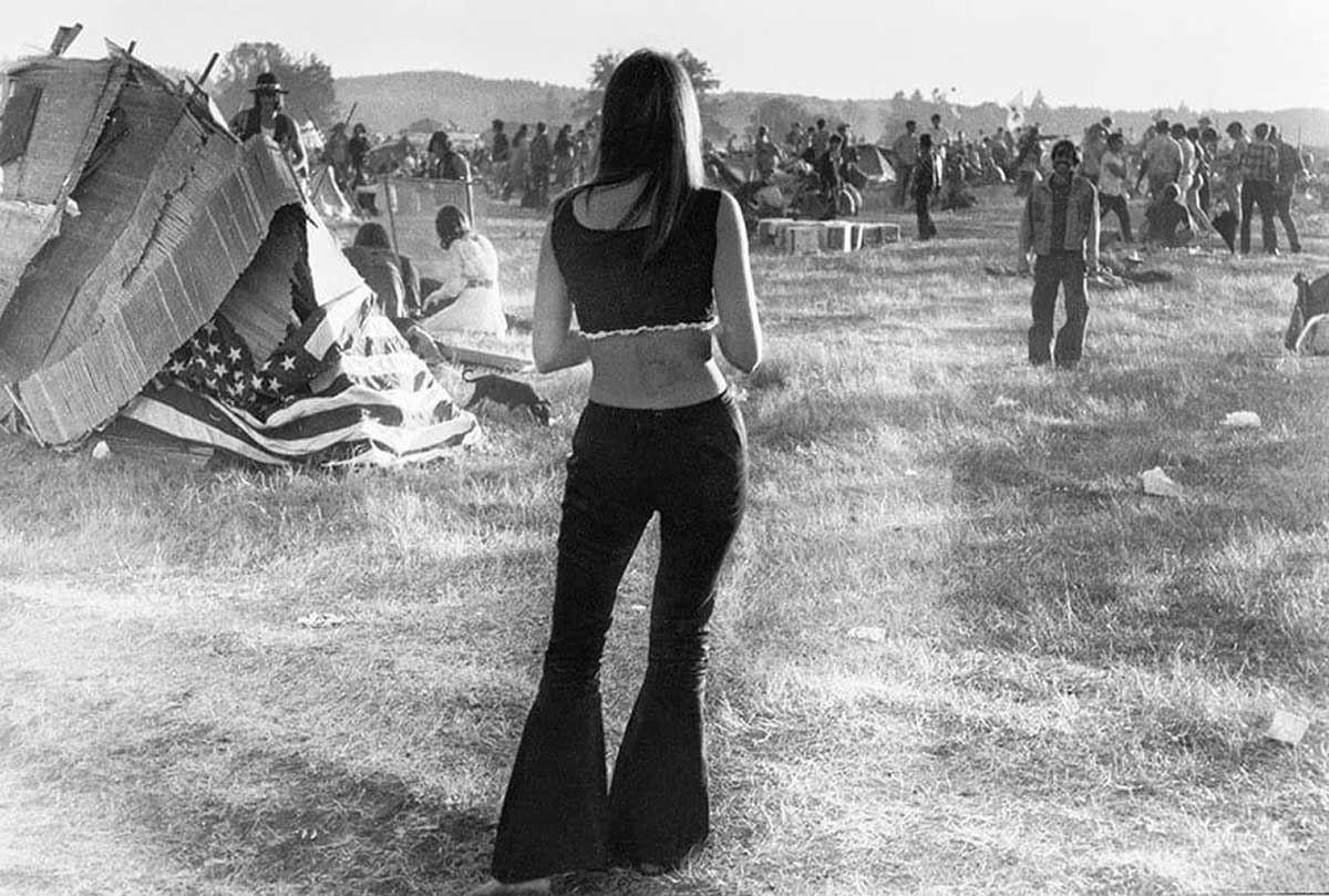 Fotos impressionantes retratam a moda rebelde de Woodstock em 1969 22