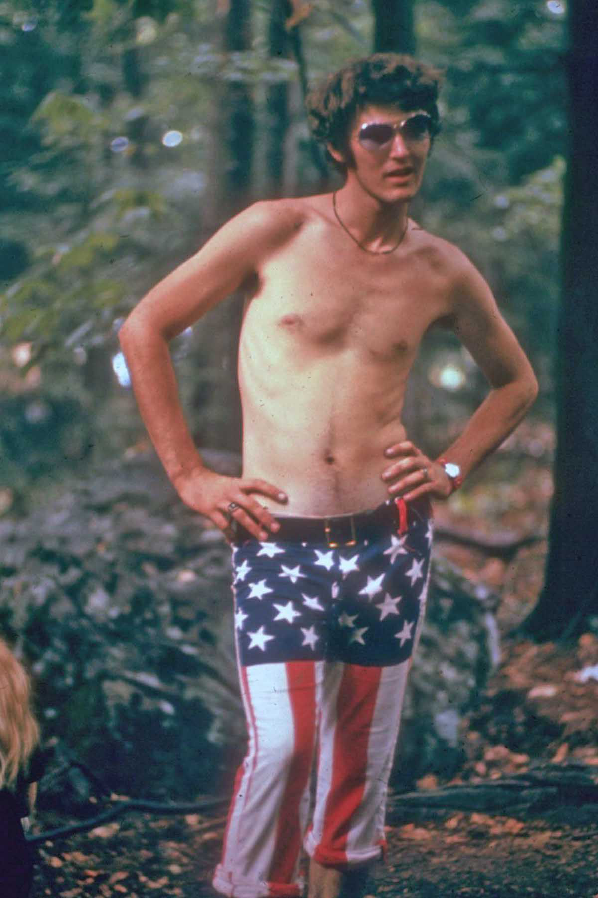 Fotos impressionantes retratam a moda rebelde de Woodstock em 1969 35