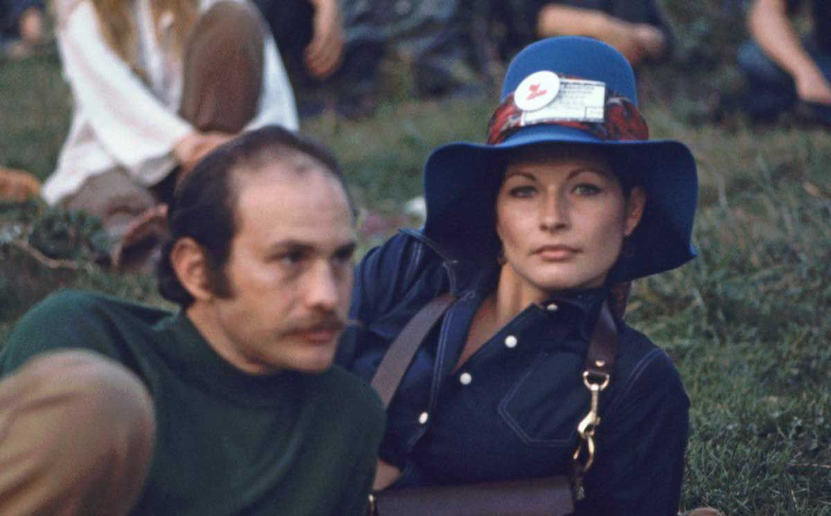 Fotos impressionantes retratam a moda rebelde de Woodstock em 1969 41