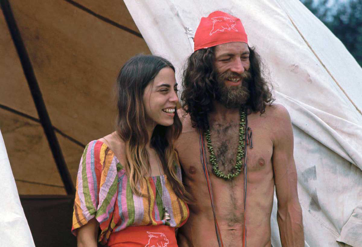 Fotos impressionantes retratam a moda rebelde de Woodstock em 1969 42