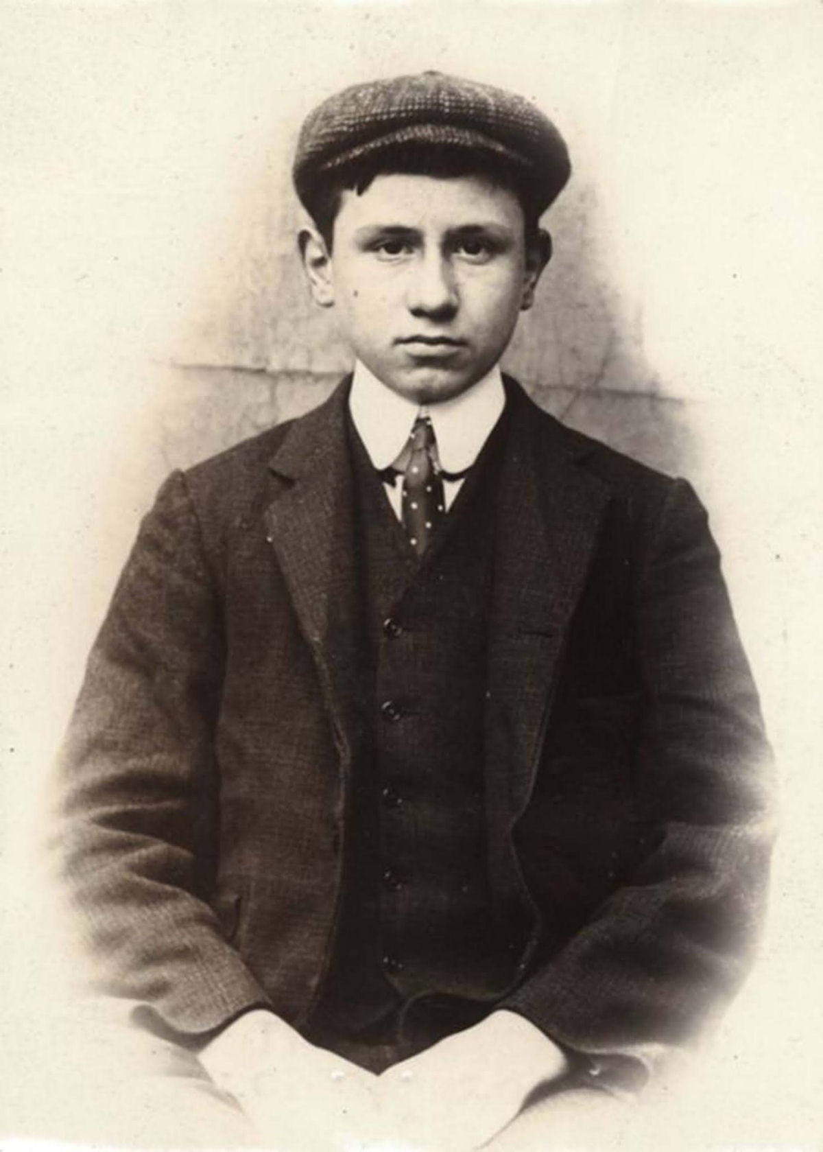 Mugshots de crianças eduardianas que foram presas por pequenos crimes na década de 1900 15