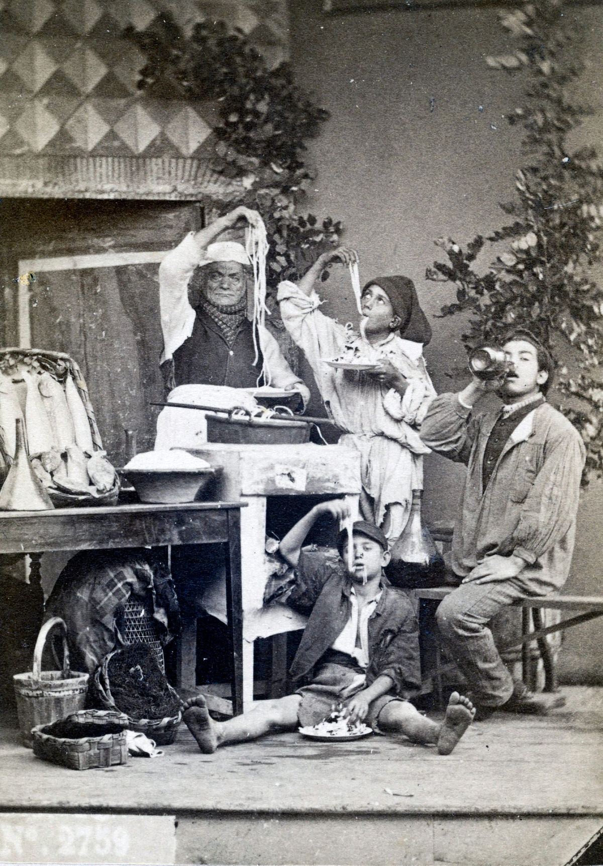 Comer macarrão com a mão já foi um espetáculo de rua napolitano