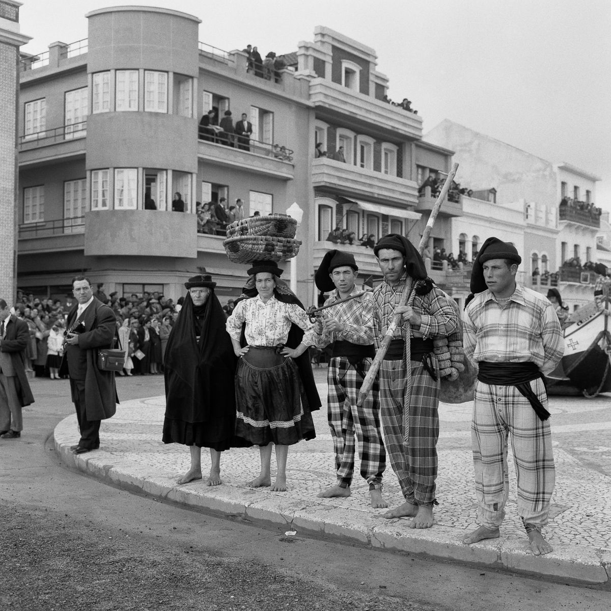 Fotografias deslumbrantes capturam a cultura da pesca dos anos 50 em Portugal 29