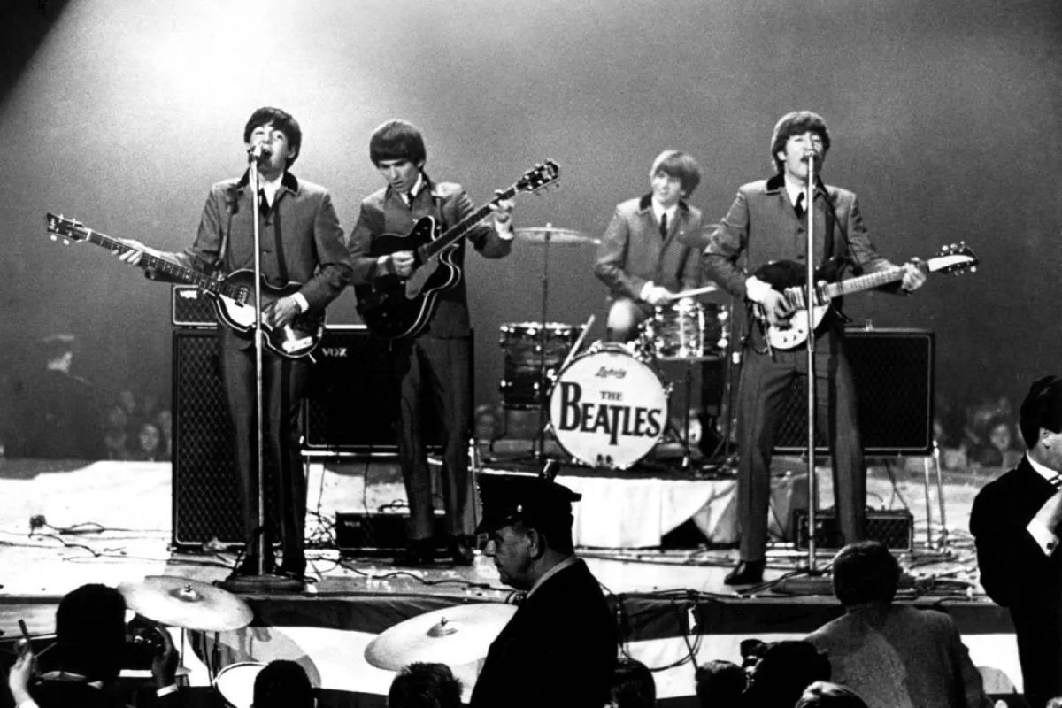 Veja a apresentao completa dos Beatles tocando pela primeira vez nos EUA em 4K