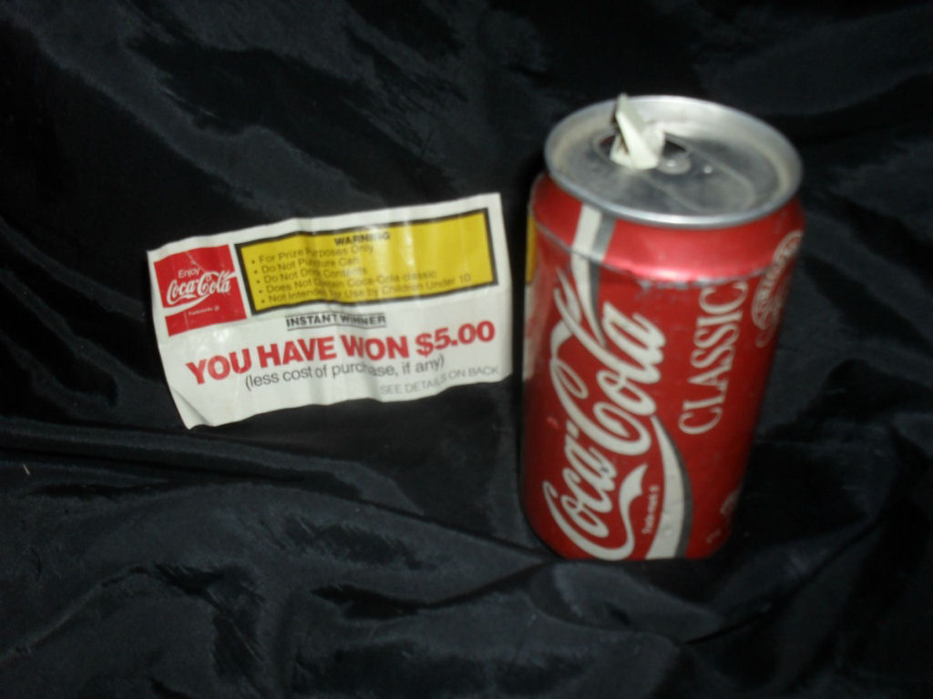 O dia que a Coca-Cola gastou 100 milhes de dlares para deixar suas prprias latinhas com cheiro de peido