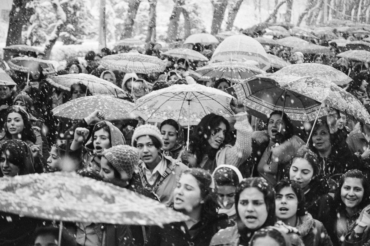 O dia em que 100 mil iranianas protestaram contra a obrigatoriedade do uso do hijab 03