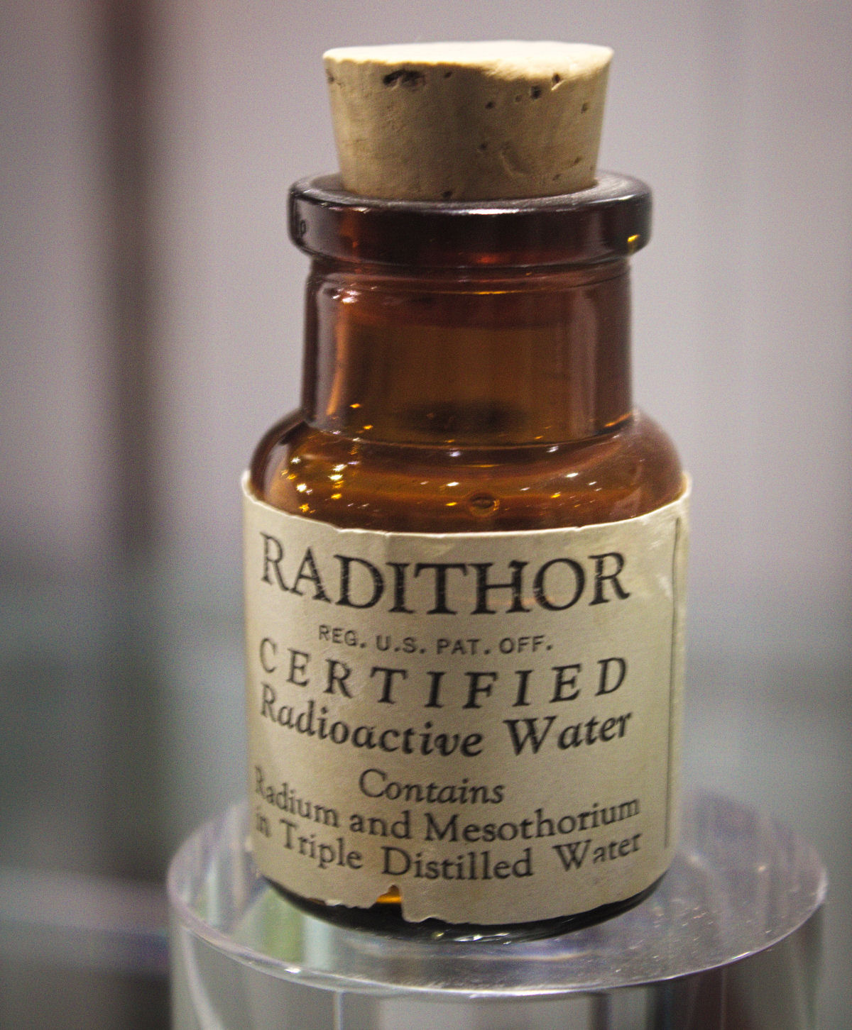 Na década de 1920, as pessoas pensavam que a água radioativa era boa para a saúde