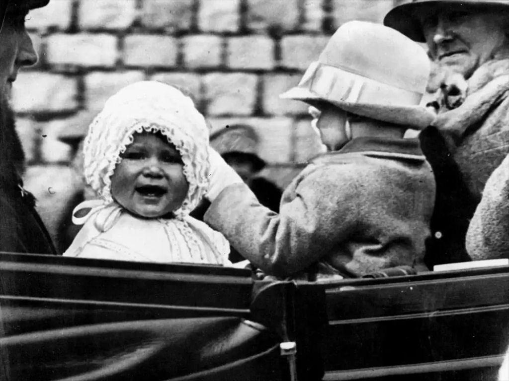 Fotos fascinantes de uma jovem rainha Elizabeth II entre 1930-1950 03