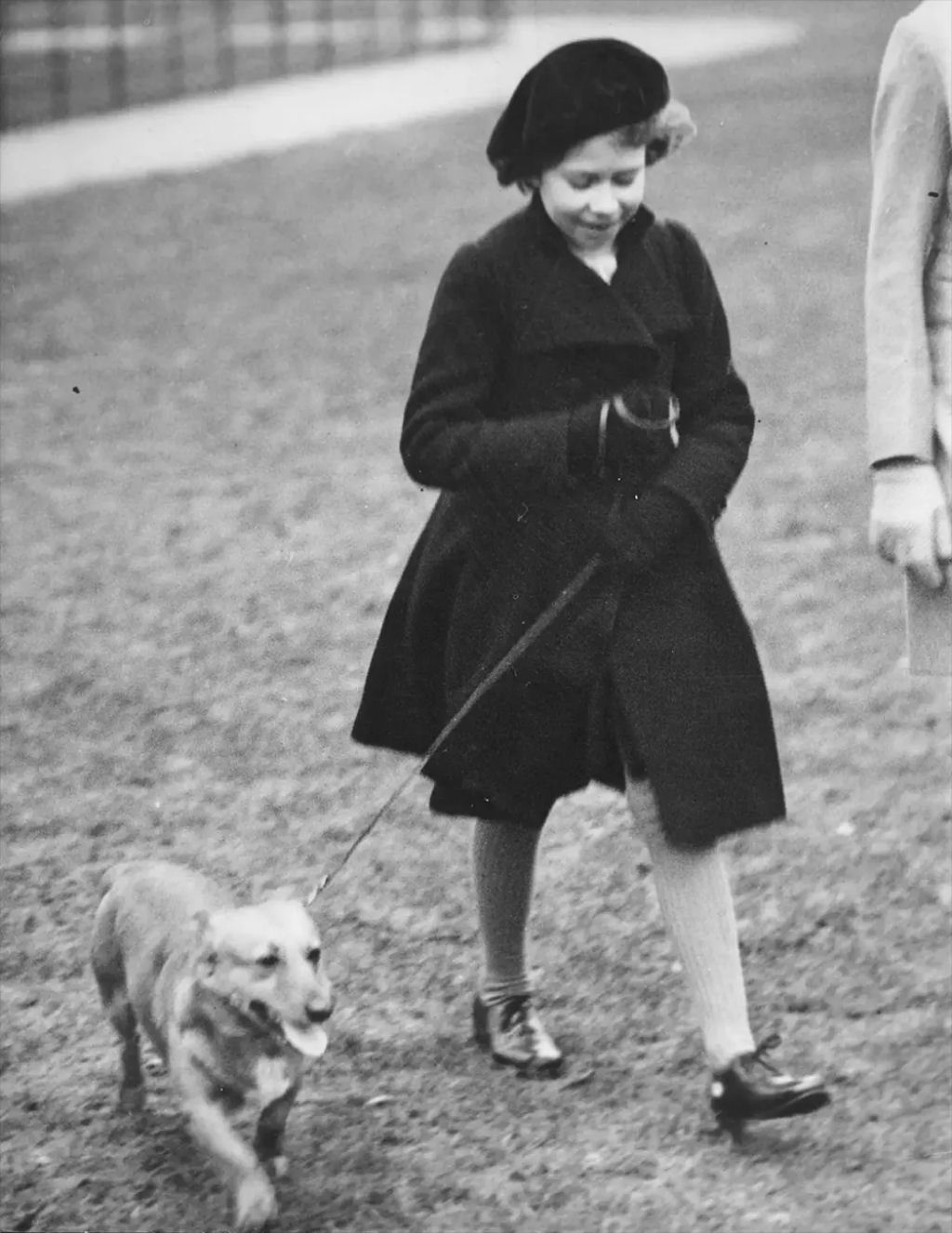 Fotos fascinantes de uma jovem rainha Elizabeth II entre 1930-1950 09