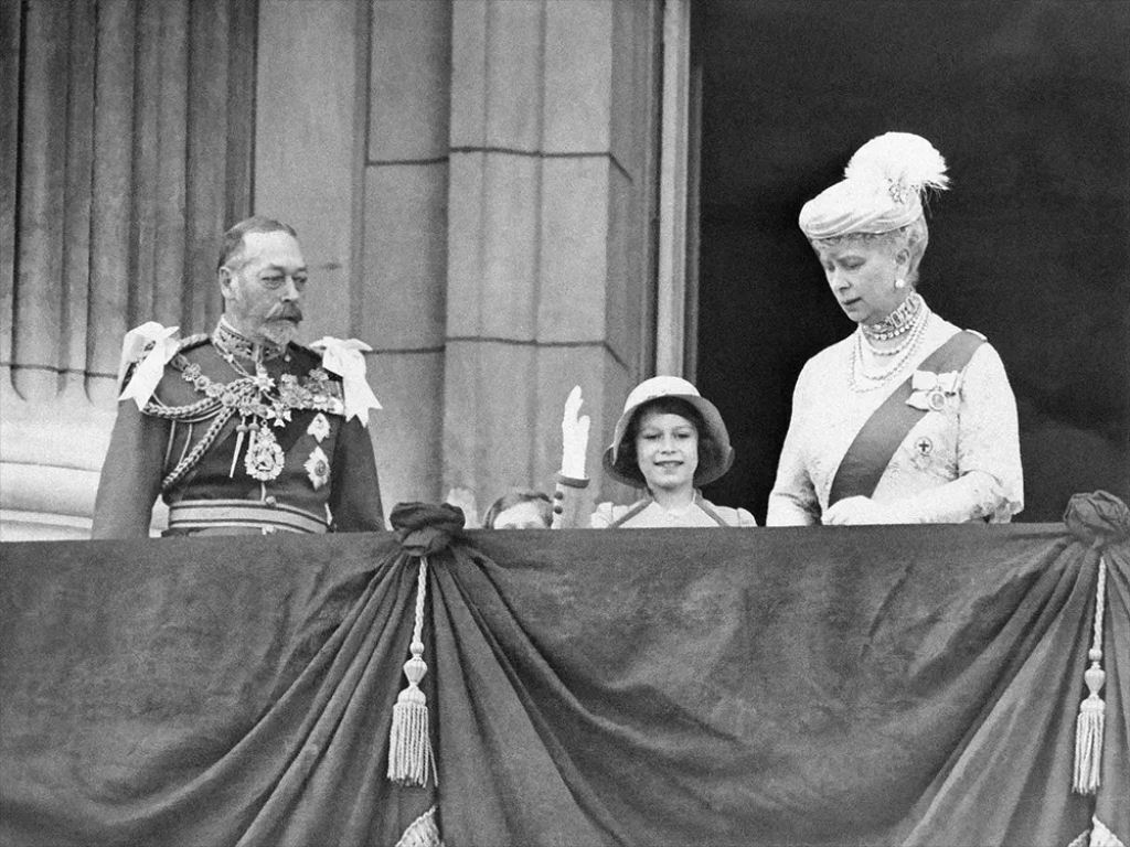 Fotos fascinantes de uma jovem rainha Elizabeth II entre 1930-1950 10